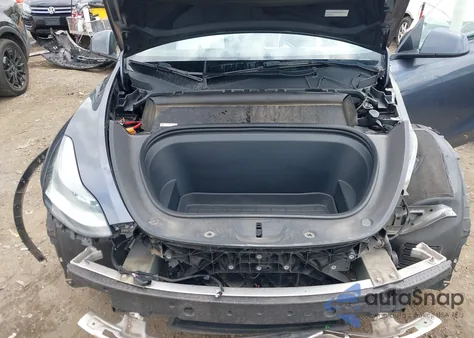 2023 Tesla Model Y Awd/Long Range Dual Motor All-Wheel Drive z USA, uszkodzony, nr VIN 7SAYGDEEXPF637342